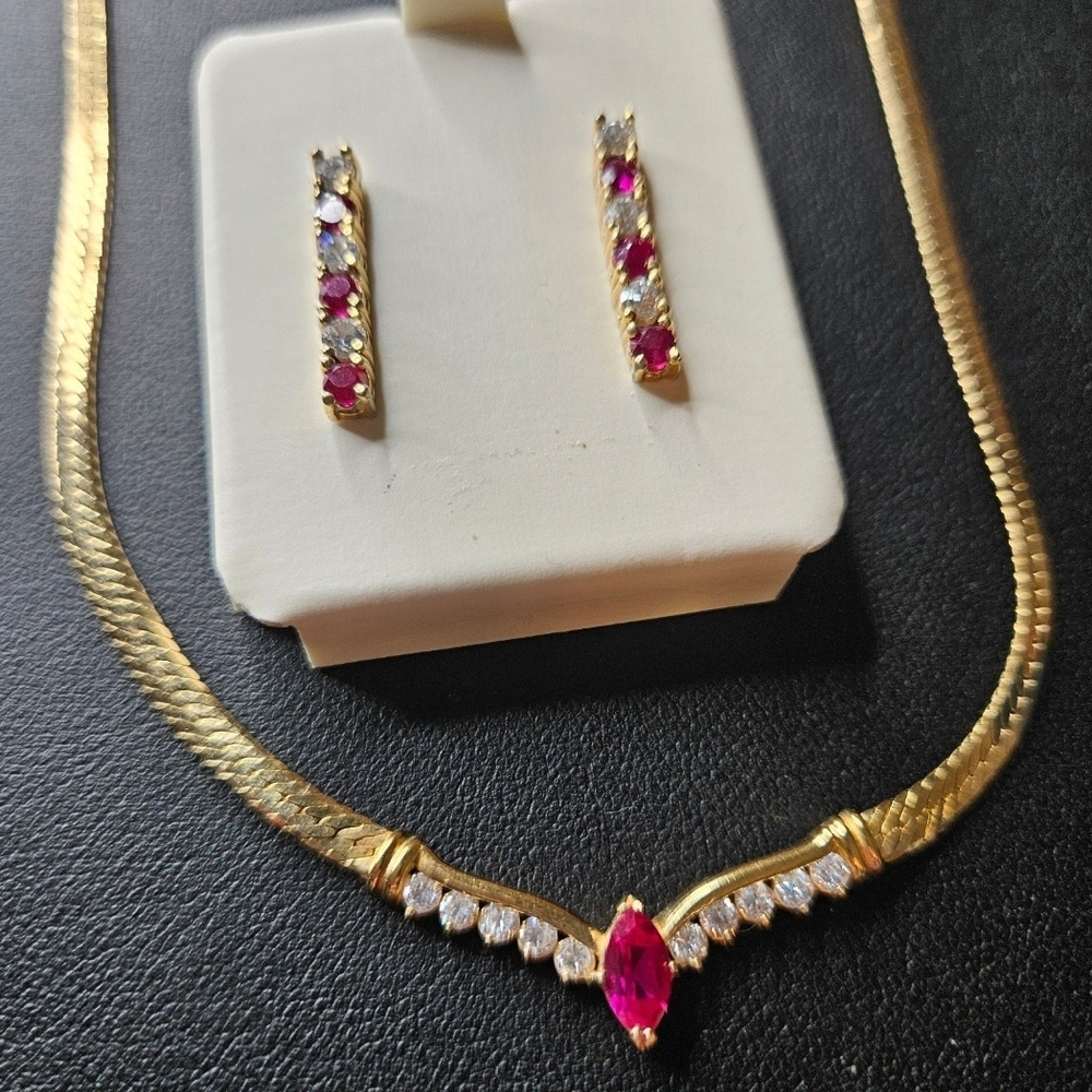 Elegant Gold and Pink Necklace and Earring Set